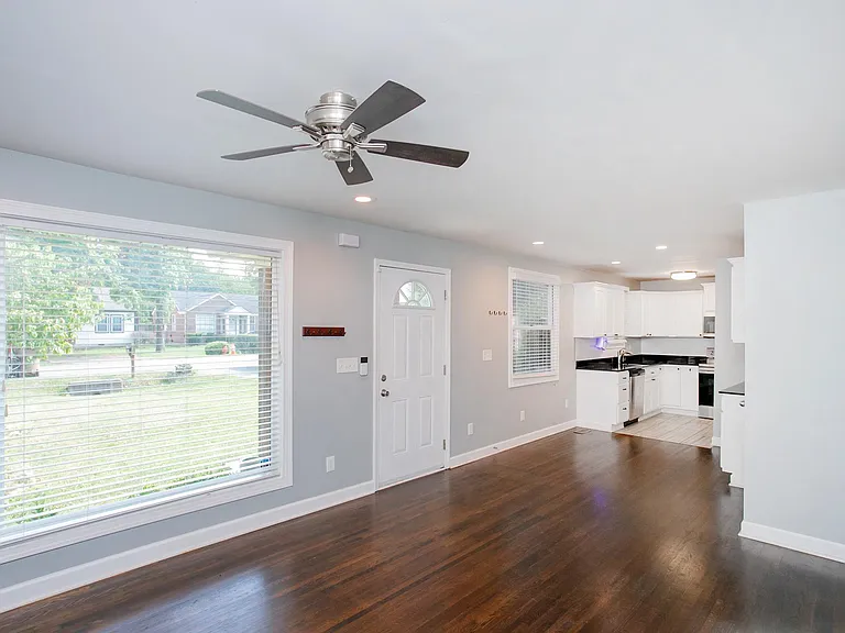 1005 Malquin Dr — Photo 3