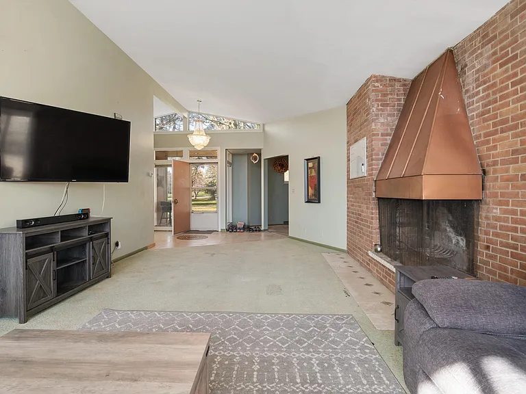 4105 Riverview Dr — Photo 9