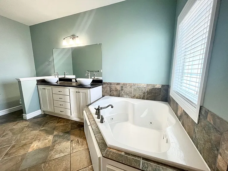 150 Travis Blvd — Photo 18