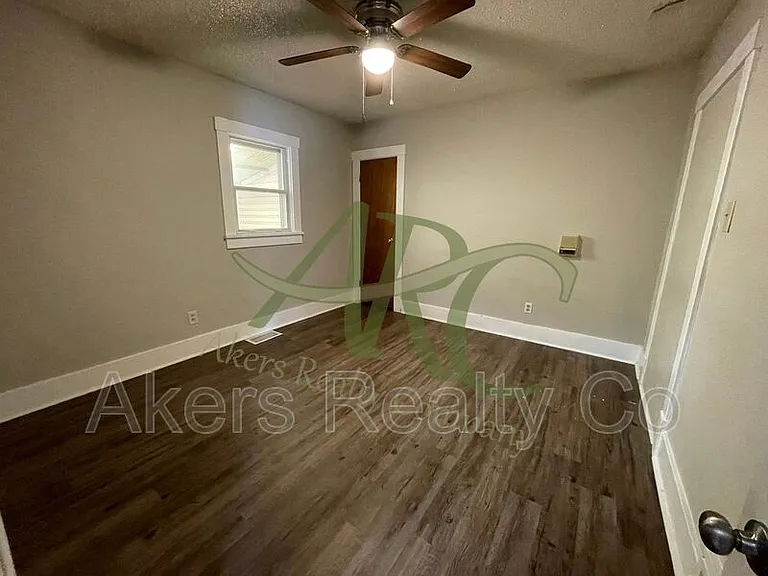 524 Belmont Ave — Photo 13