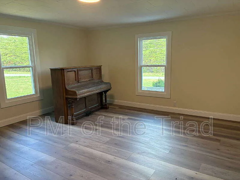 3 bed, 2.0 bath, 1966 sqft, $1,460 — Photo 4