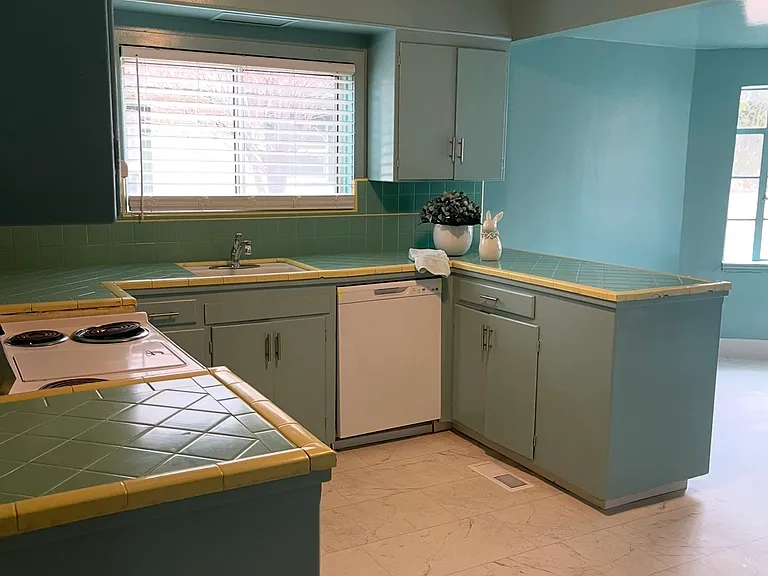 17 E Alder St — Photo 1