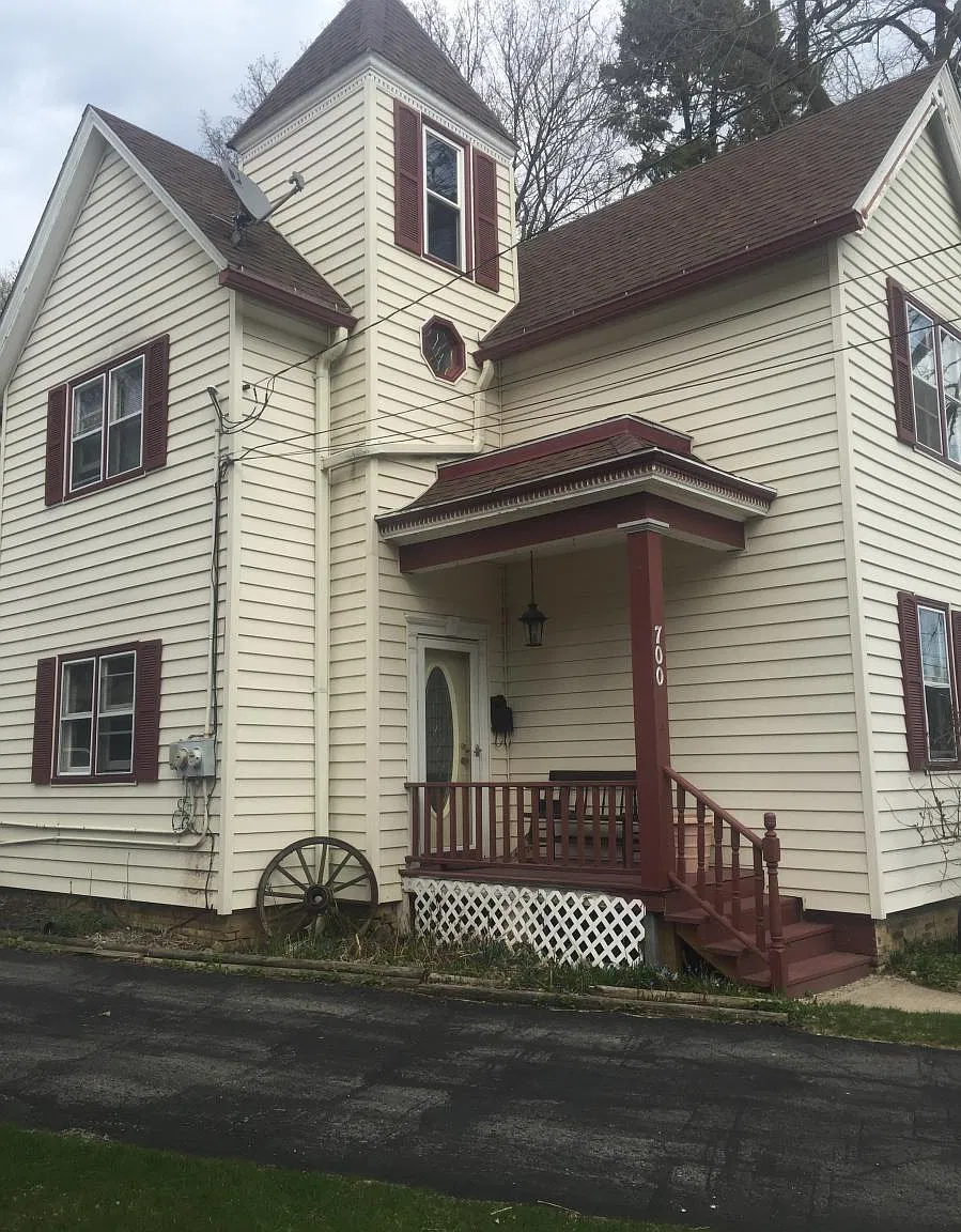 700 Hawthorne Avenue — Photo 1