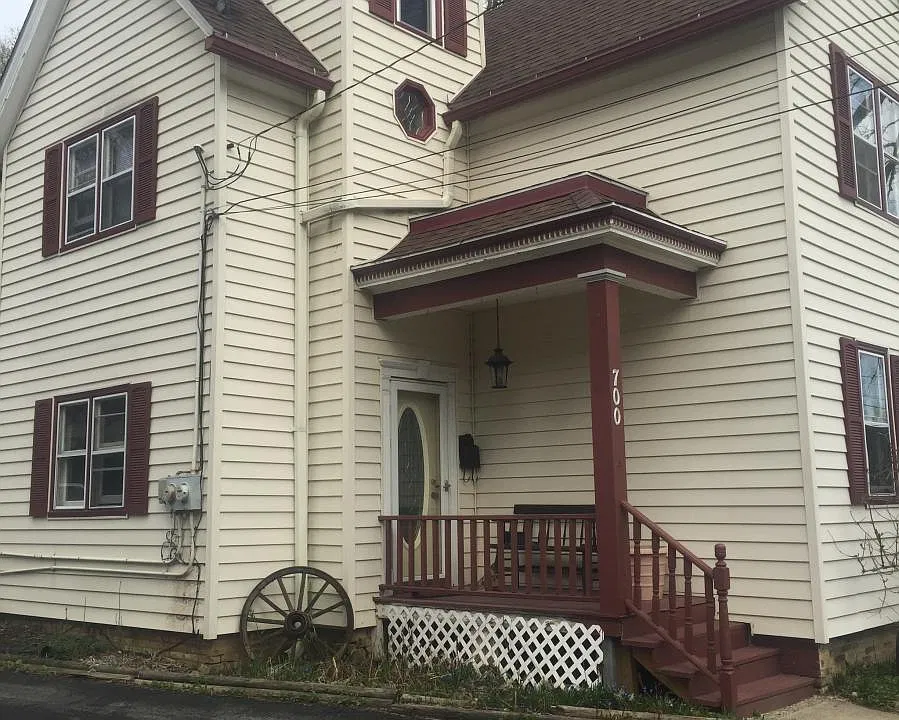 700 Hawthorne Ave