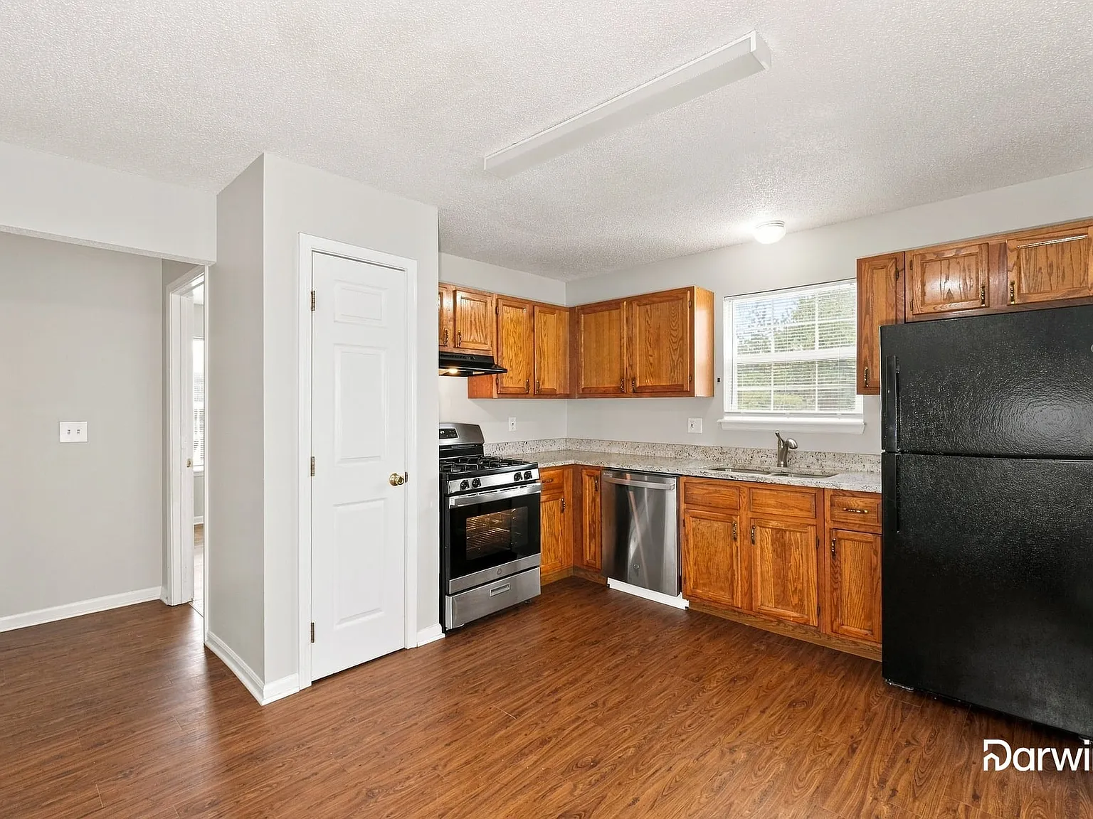 4 bed, 2.0 bath, 1700 sqft, $1,960 — Photo 3