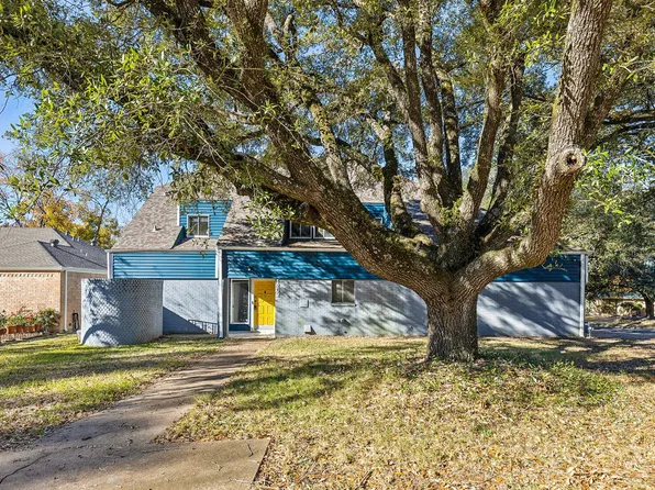 1202 Green Briar Dr, Huntsville, TX 77340