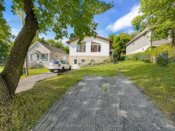 1308 8th St N, Kenora, ON P9N 2S2