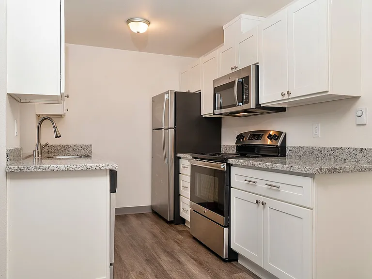 616 N Anderson St — Photo 35