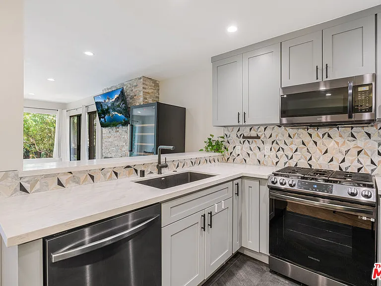 950 N Kings Rd #216 — Photo 8