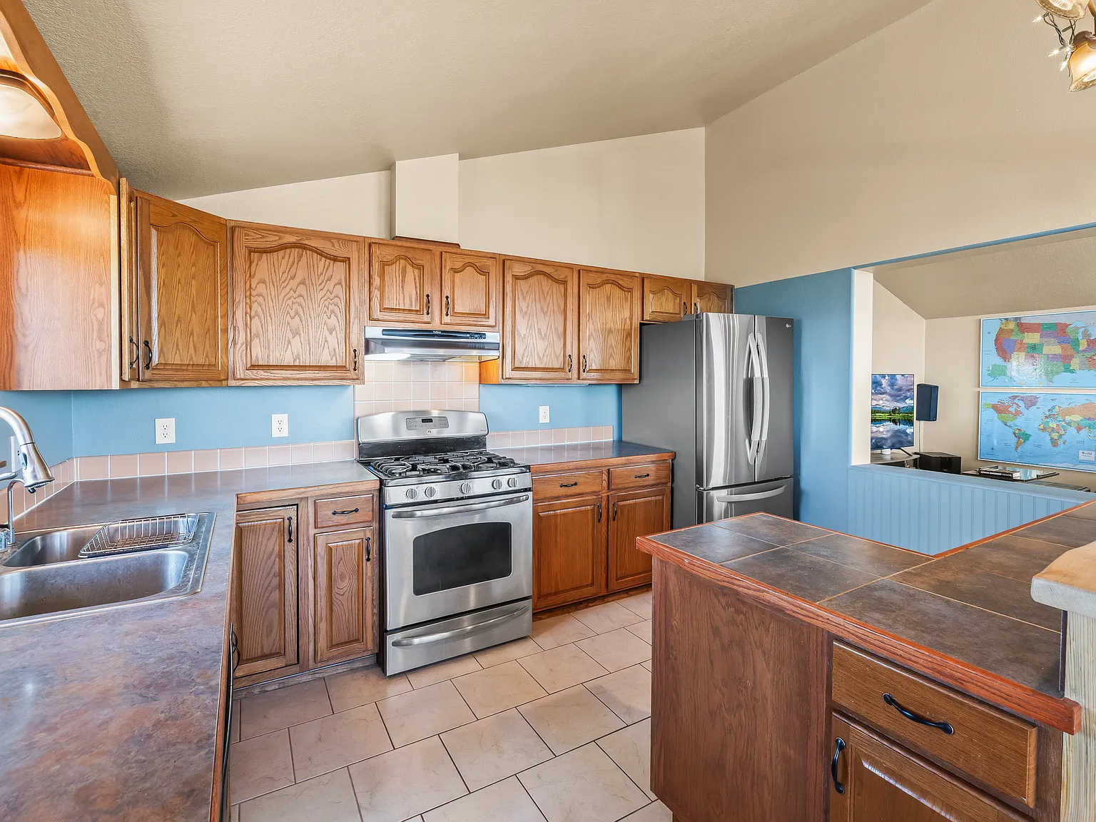3 bed, 2086 sqft, $2,400 — Photo 4