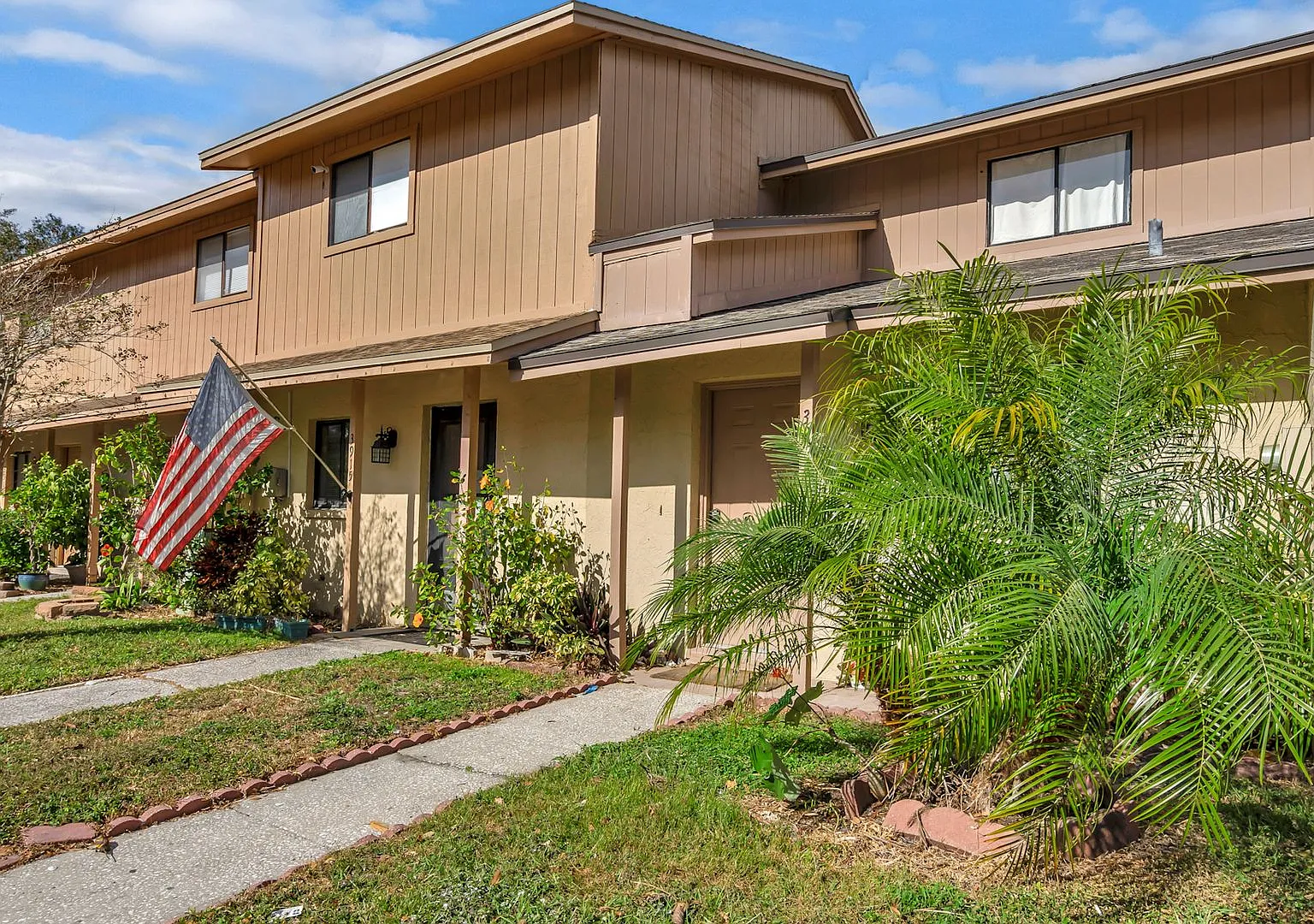 Spacious 1-bedroom, 1.5-bath, two-story Kirby Creek townhome close to N. Dale Mabry — Photo 2