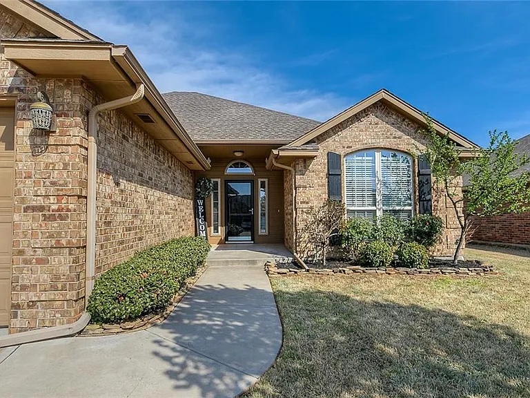 9012 Crooked Creek Ln — Photo 2