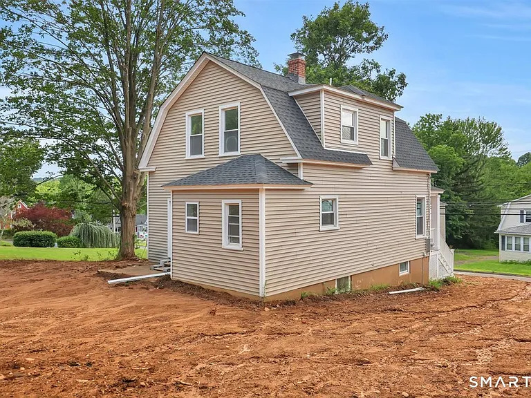 672 E Main St — Photo 11