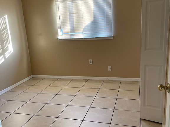 3rd image of 379 Bell Blvd S