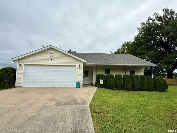 710 Creekside Ln, De Soto, IL 62924