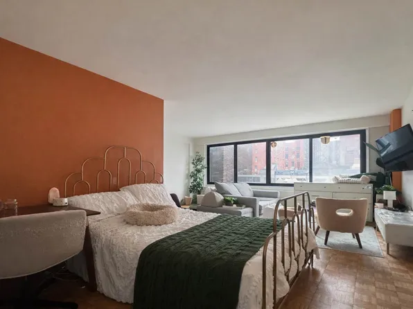 201 West 21st Street image 1 of 7