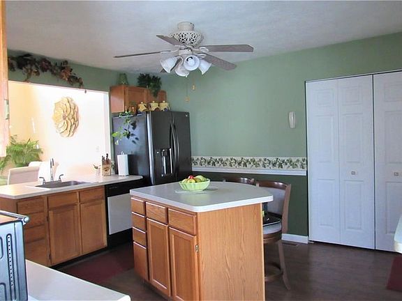 2nd image of 16 Sunset Ct