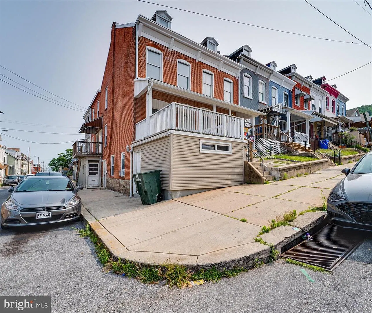 2 bed, 1200 sqft, $1,350 — Photo 2