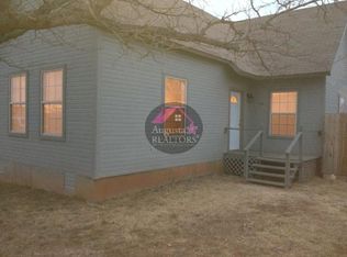 129 East St, Tye, TX 79563