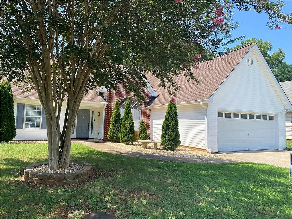 3 bed, 2.0 bath, 1928 sqft, $2,600 — Photo 3