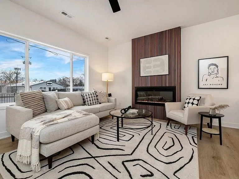 6501 Hickman Rd #B — Photo 1