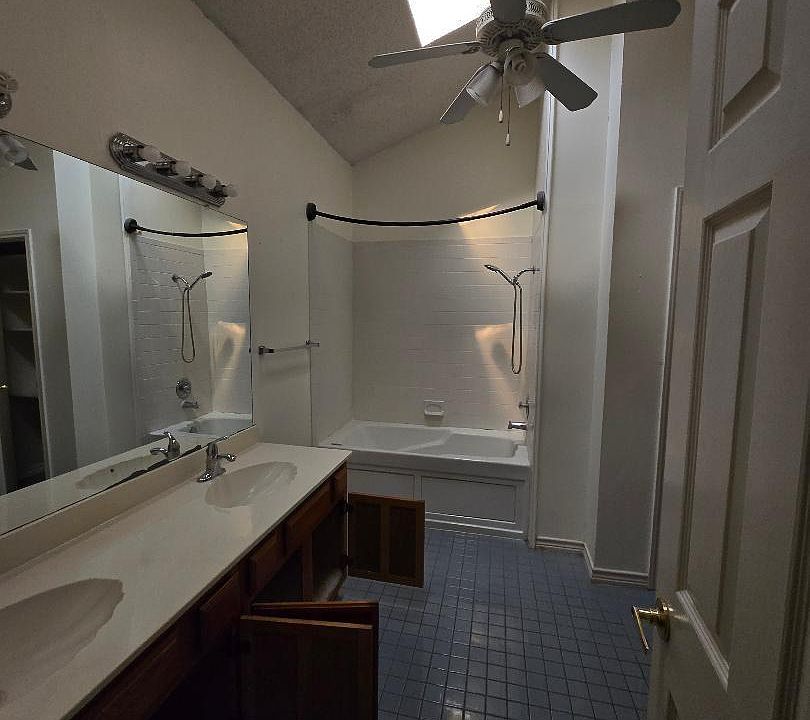 1st image of 2729 Collins Blvd