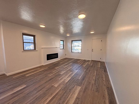 5th image of 1004 E Delmar St