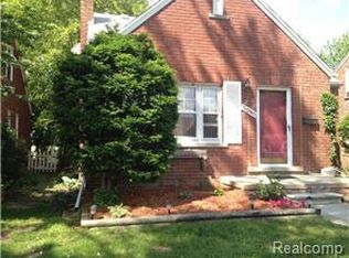 2080 Anita Ave, Grosse Pointe Woods, MI 48236