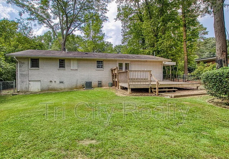 212 Hilltop Dr — Photo 38