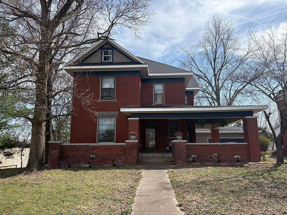1st image of 210 E Benton St