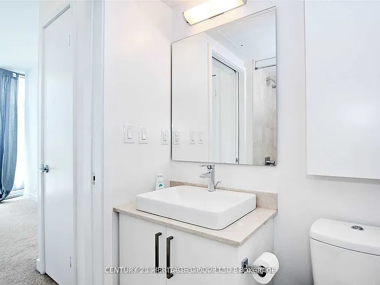12 York St #5202 — Photo 15