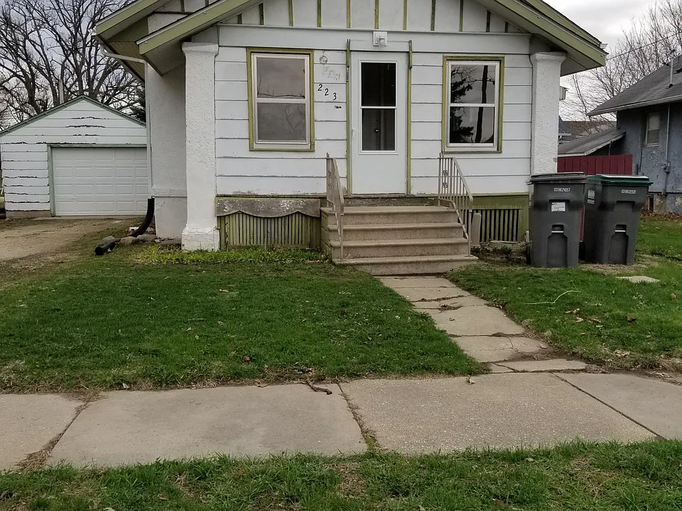 223 5th Ave SW