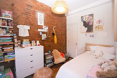 Rented by R New York