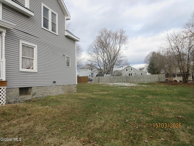 3rd image of 19 Leonard Street