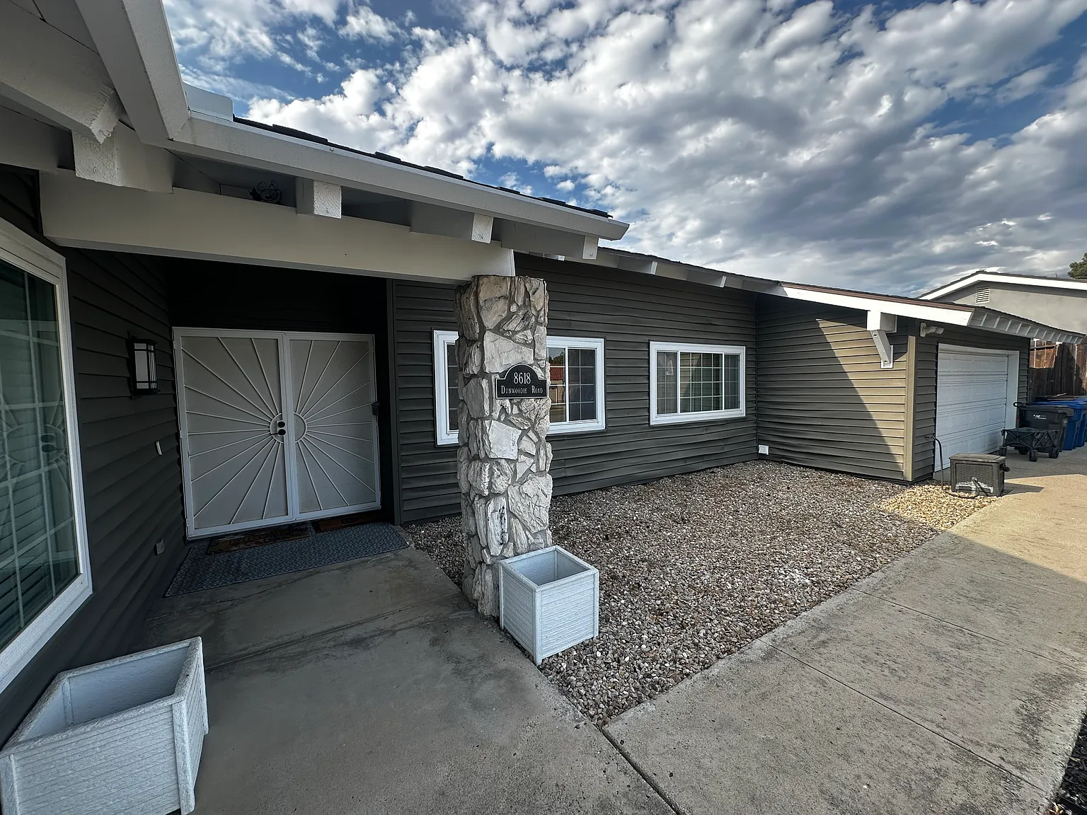 4 bed, 2092 sqft, $5,160 — Photo 4