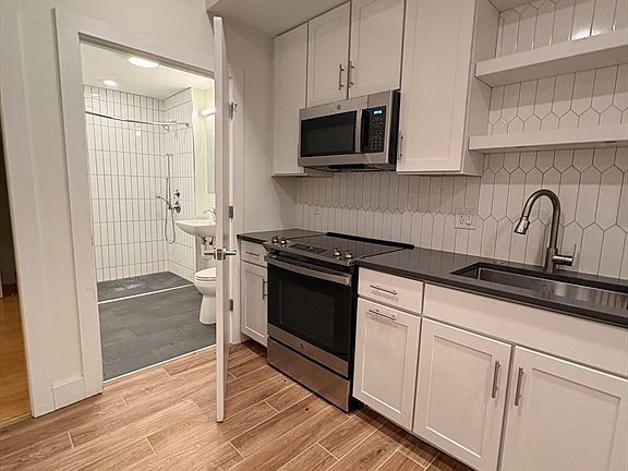 5th image of 272 Talbot Ave #304