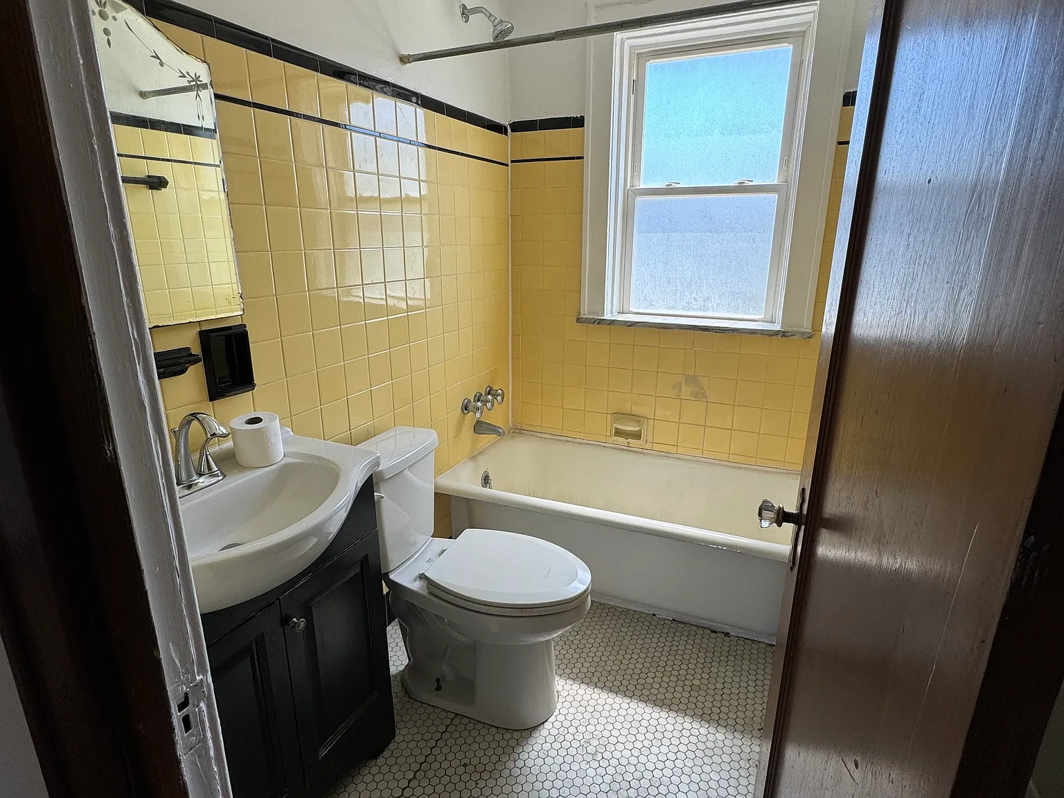 1164 Kenmore Ave — Photo 4