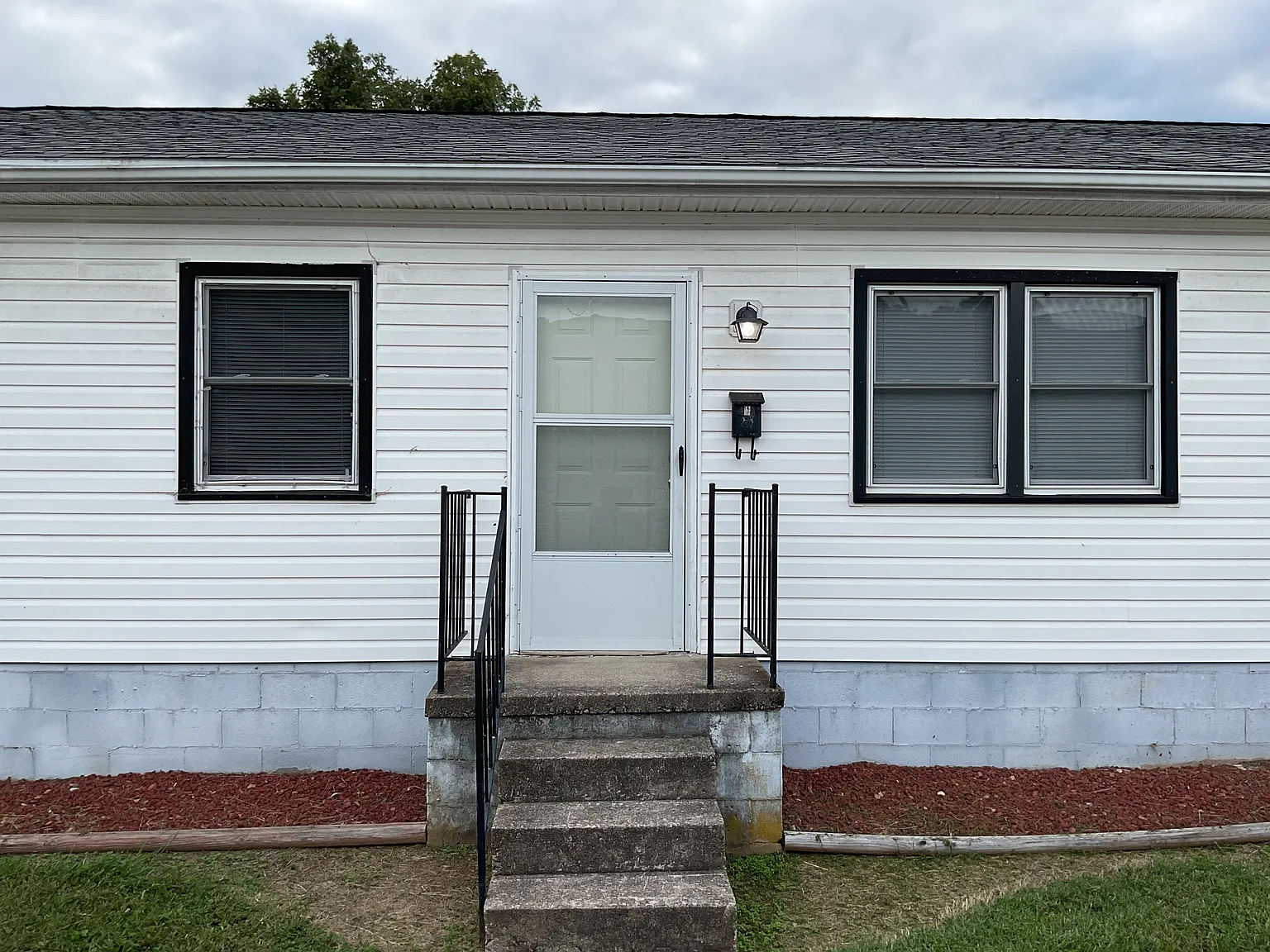 215 Floral Avenue (TRH) - E — Photo 2