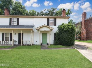 913 Glastonbury Cir #B, Ridgeland, MS 39157