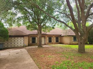1 Shantilly Ln, Bay City, TX 77414