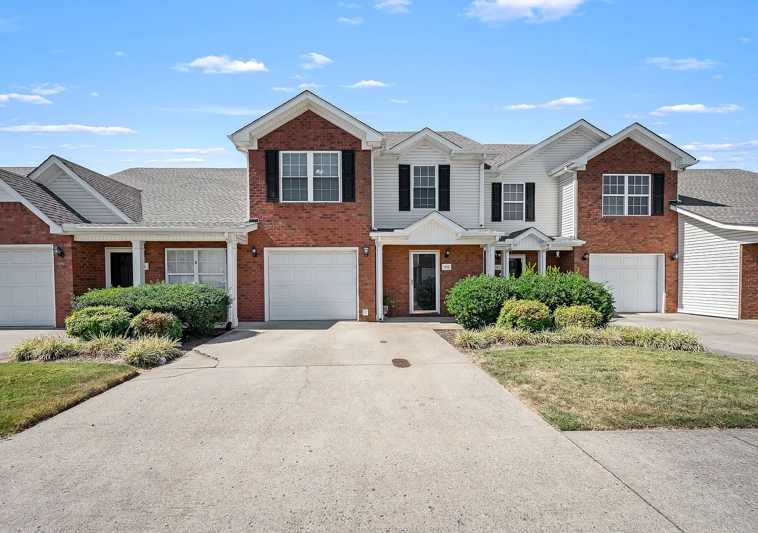 Beautifully Updated 3-Bedroom Townhome in Prime Blackman Location — Photo 3