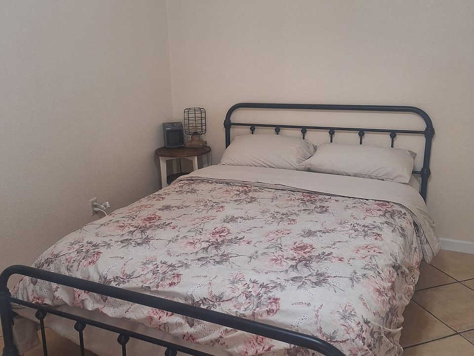 Full Size bed