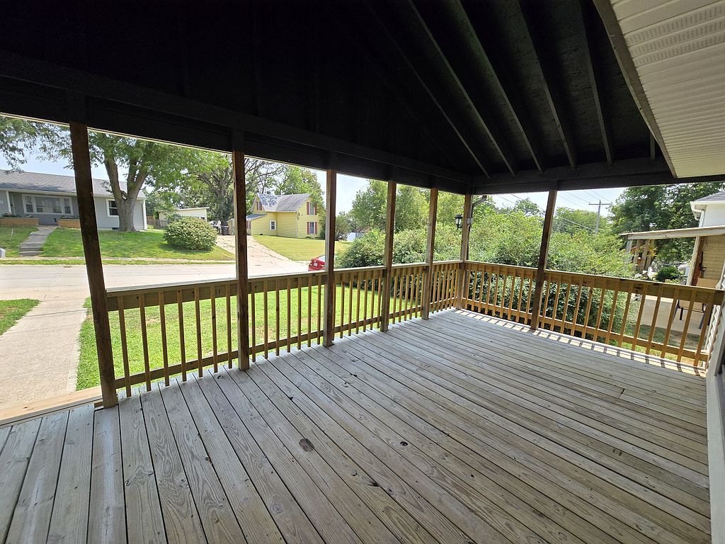 812 N 8th St - Property Image