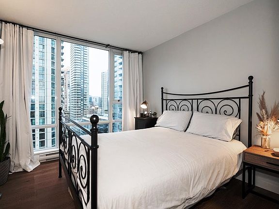 5th image of 1495 Richards St #1706