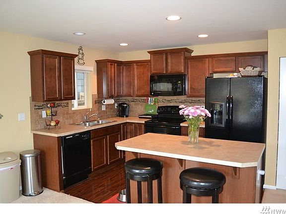 3rd image of 2208 193rd St E