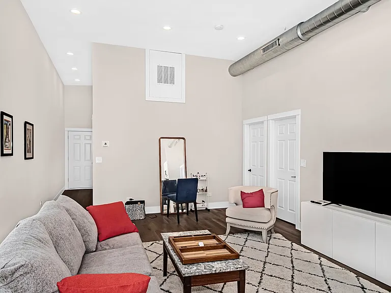1218 W Lexington St — Photo 32