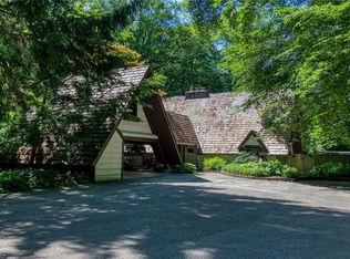 17500 Haskins Rd, Chagrin Falls, OH 44023