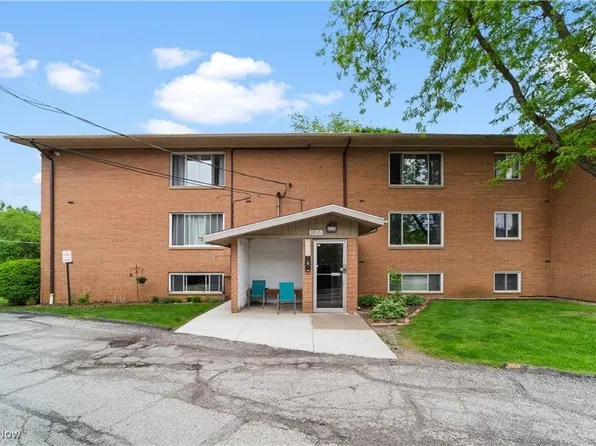 22121 River Oaks Dr #E3, Rocky River, OH 44116
