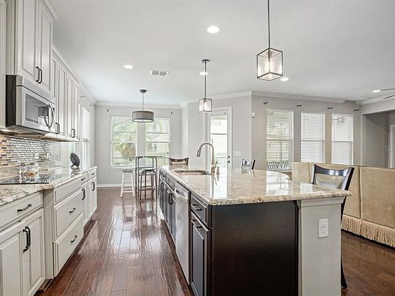 3rd image of 4201 Oak Lodge Way