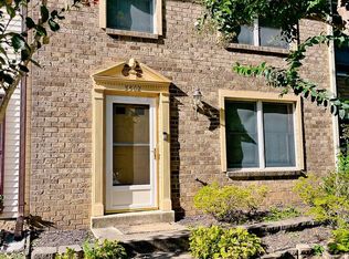 5502 Inverness Woods Ct, Fairfax, VA 22032